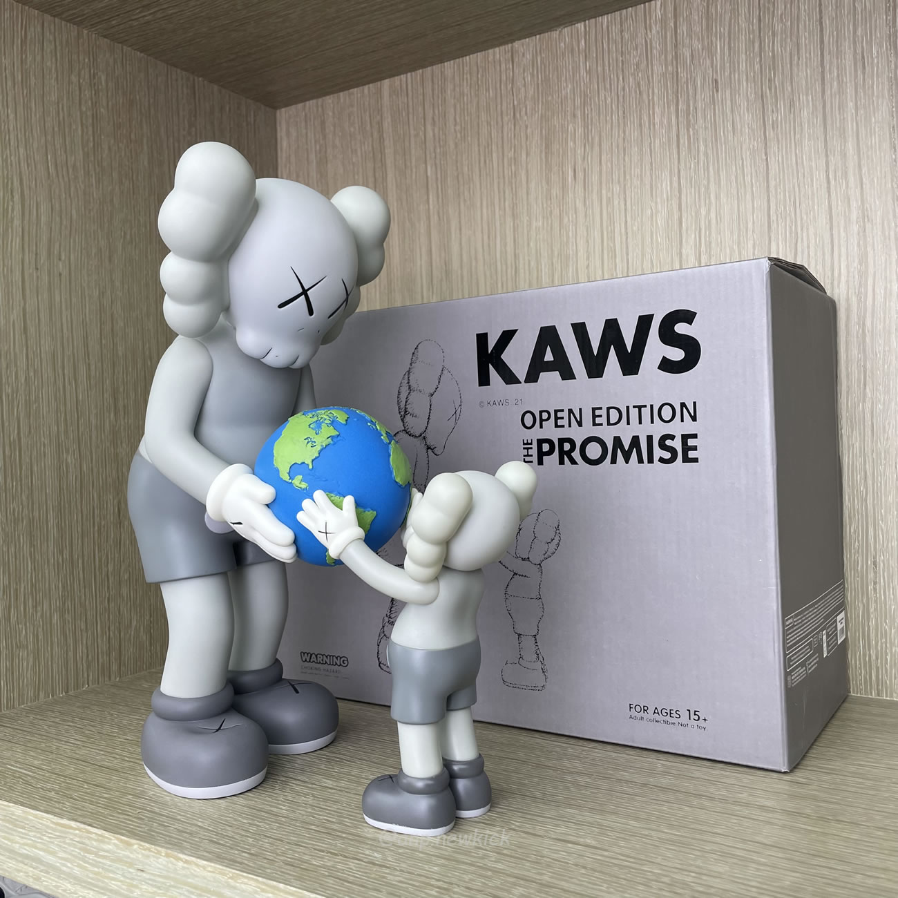 Kaws The Promise Grey Figure (9) - www.newkick.vip